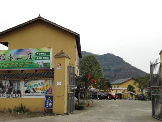 泉港绿笛山庄人均消费_泉港万兆山庄游泳馆(2)
