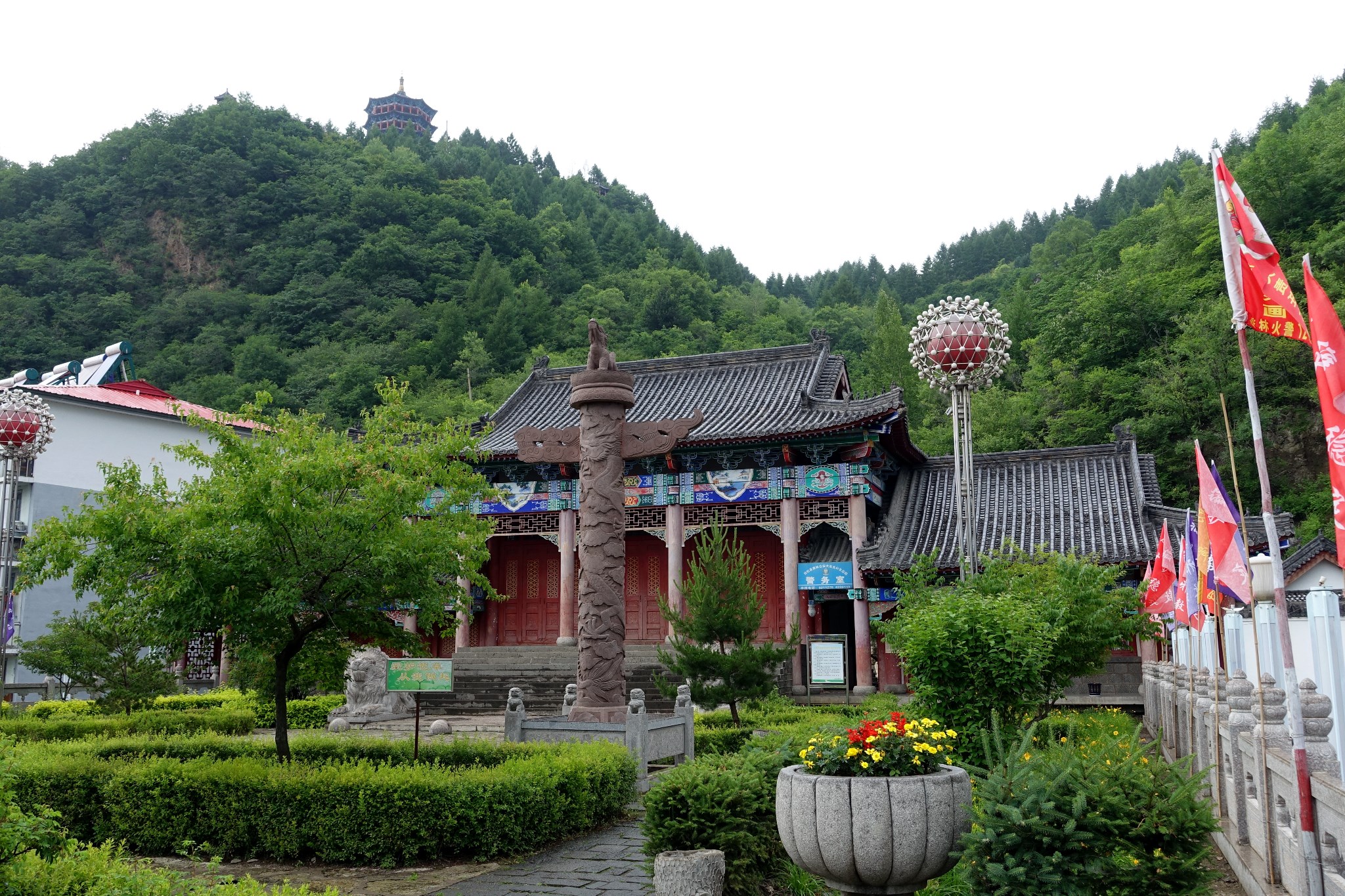 仿真"人参宴" 抚松县北山公园 抚松县北山生态森林植物园,位于抚松镇