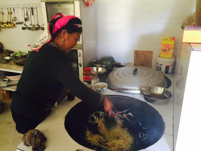 西藏怎么做饭才能熟 wKgBs1c5hbOAXwKDAAMI-O1-tR444.jpeg?imageView2%2F2%2Fw%2F680%2Fq%2F90